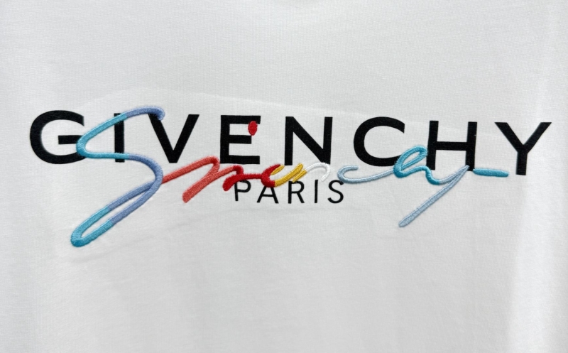GIVENCHY